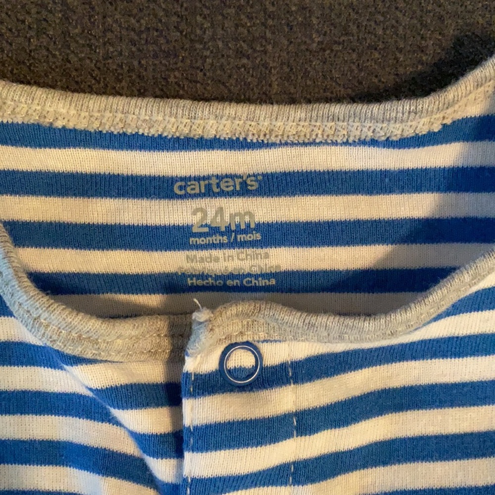 Carter’s romper - Picture 2 of 2
